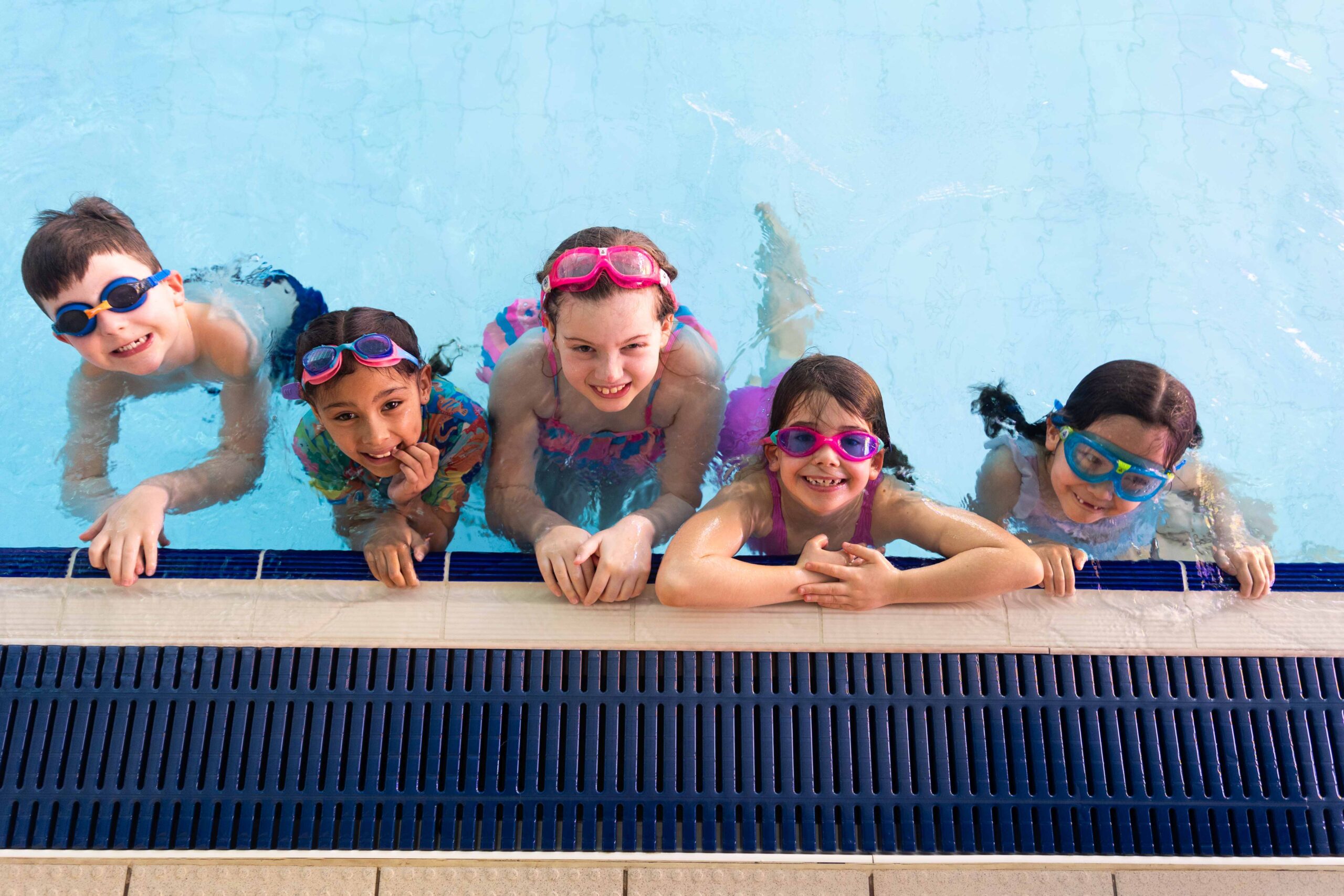 children swimming at finns swim school